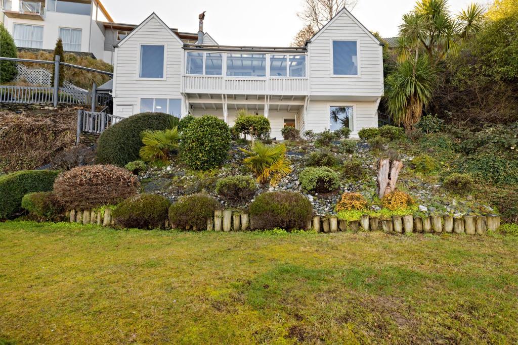 Lakeview Colonial House photo 3