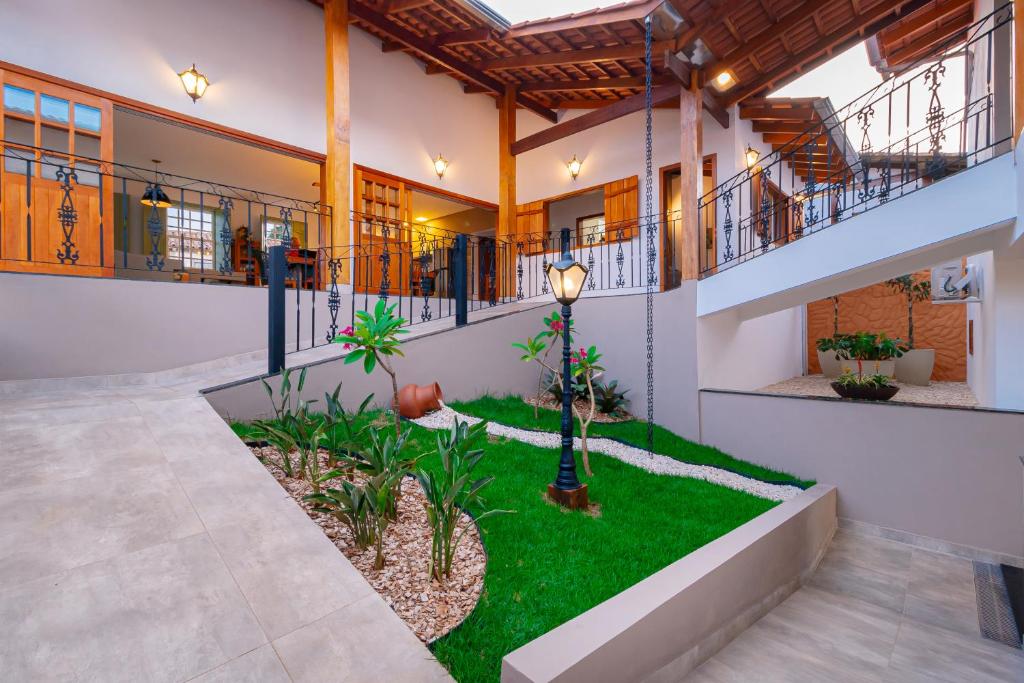 Solar da Matutina- Centro Histórico a 4 min da Rua do Lazer- Casa nova com piscina e vista maravilhosa photo 1