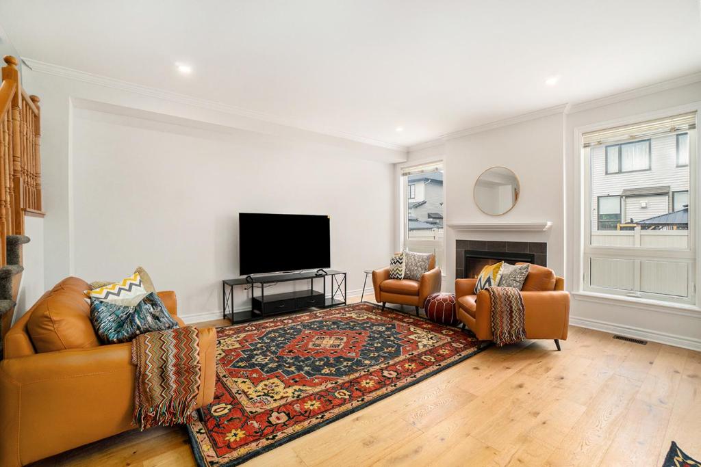 Fully Furnished 4 Bedroom House in Ottawa photo 4