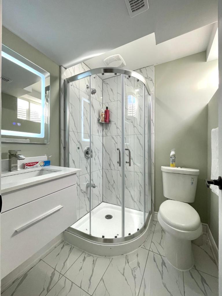 New Private Basement Suite 15 mins from The Falls photo 2