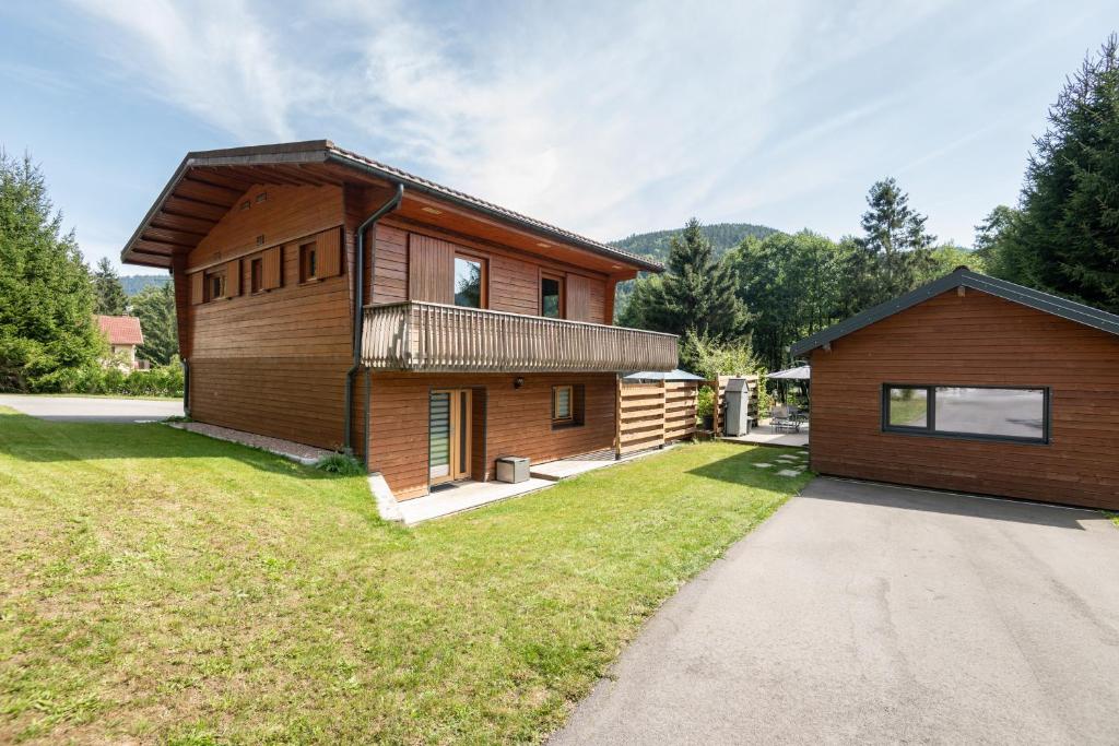 Chalets du Bouchot & Jacuzzi privatif proximité Gerardmer & La Bresse photo 4