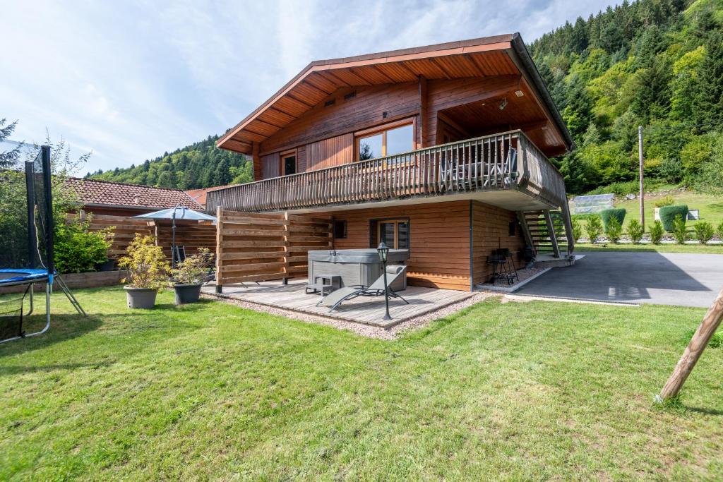 Chalets du Bouchot & Jacuzzi privatif proximité Gerardmer & La Bresse photo 2