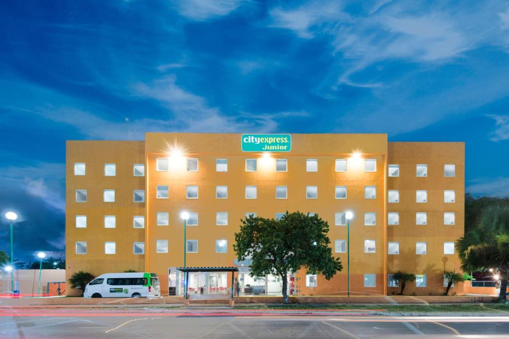 City Express Junior by Marriott Ciudad del Carmen Aeropuerto photo 1