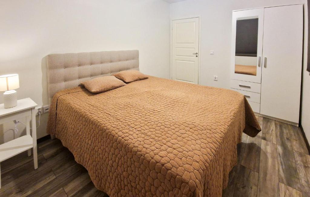 Amazing Apartment In Bors With Kitchen photo 3