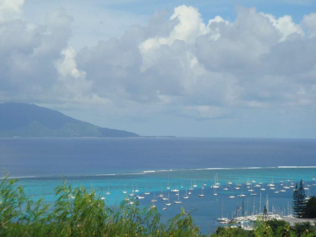 TAHITI BUNGALOW LAGOON VIEW