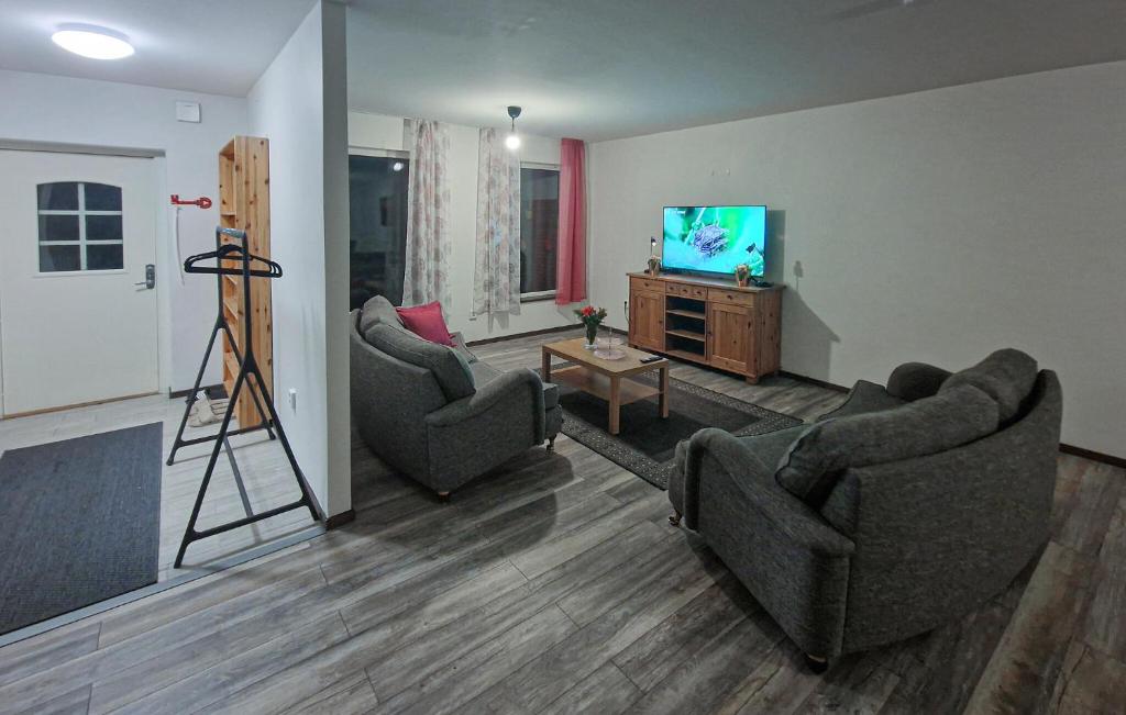 Amazing Apartment In Bors With Kitchen