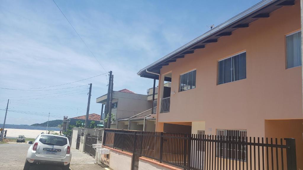 Ótimo apartamento com ampla sacada e vista pro mar photo 1