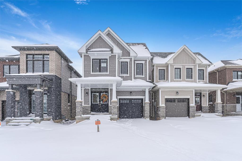 Designer Home in Niagara Falls photo 4
