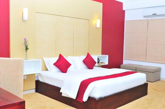 Laa Adams - The Luxurious Living photo 1
