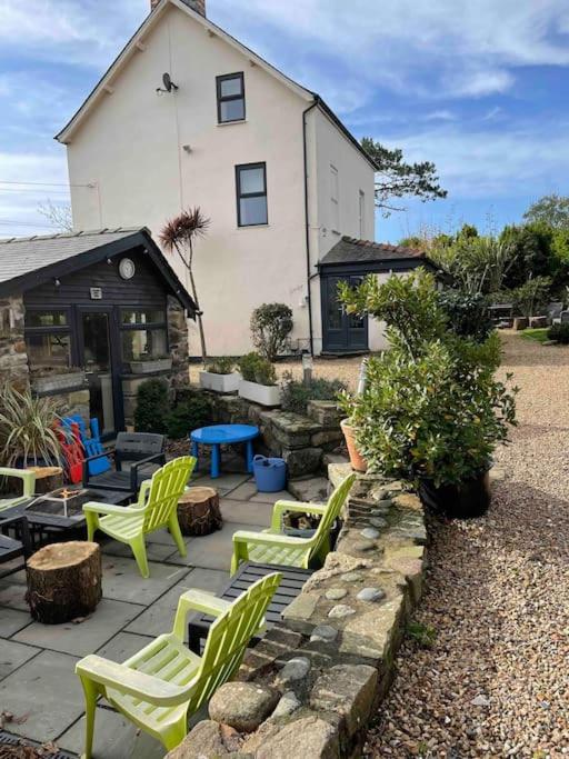 Goleufryn Abersoch has the main house and 2 barns photo 3