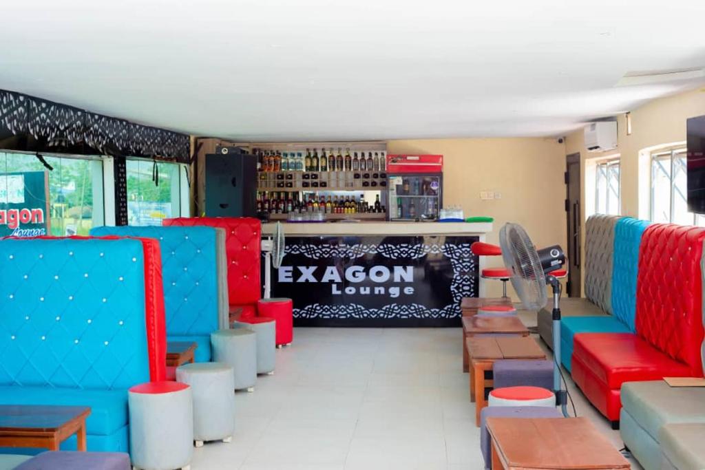 Hexagon Hotel Lounge & Restaurants. photo 4