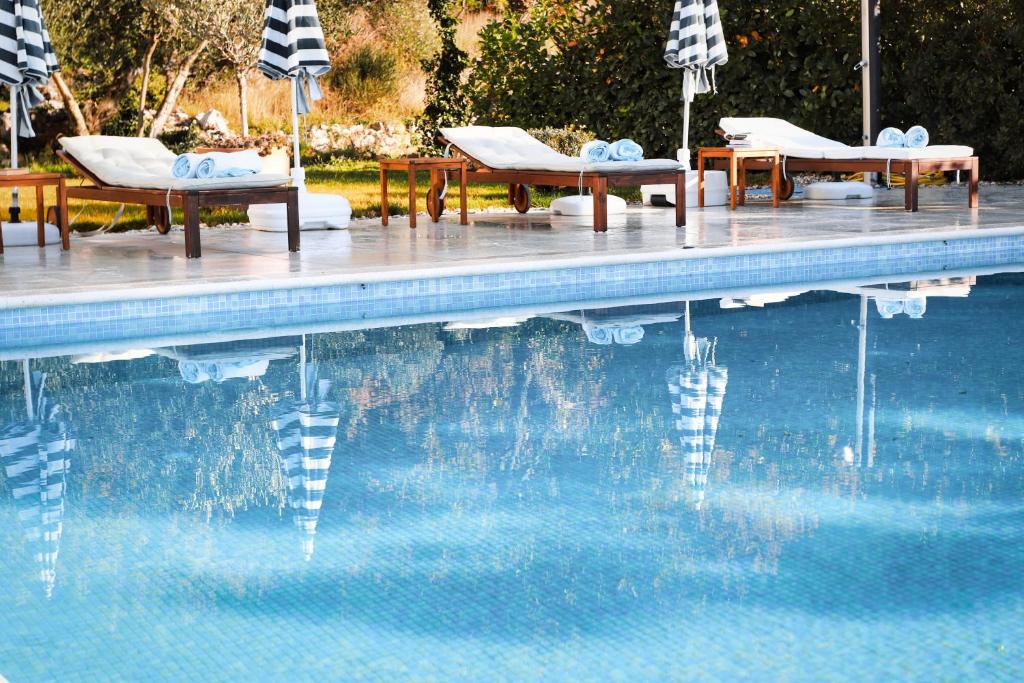 Secluded Villa with heated pool, garden and sea view