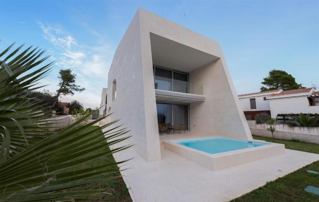 Lovely Home In Petrcane With Outdoor Swimming Pool