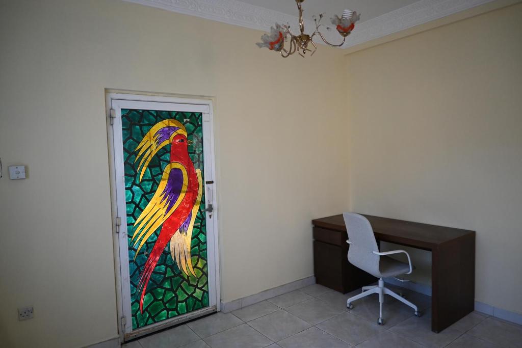 Stylish Hilltop King Bed Apartment with Free Parking and Wifi photo 4