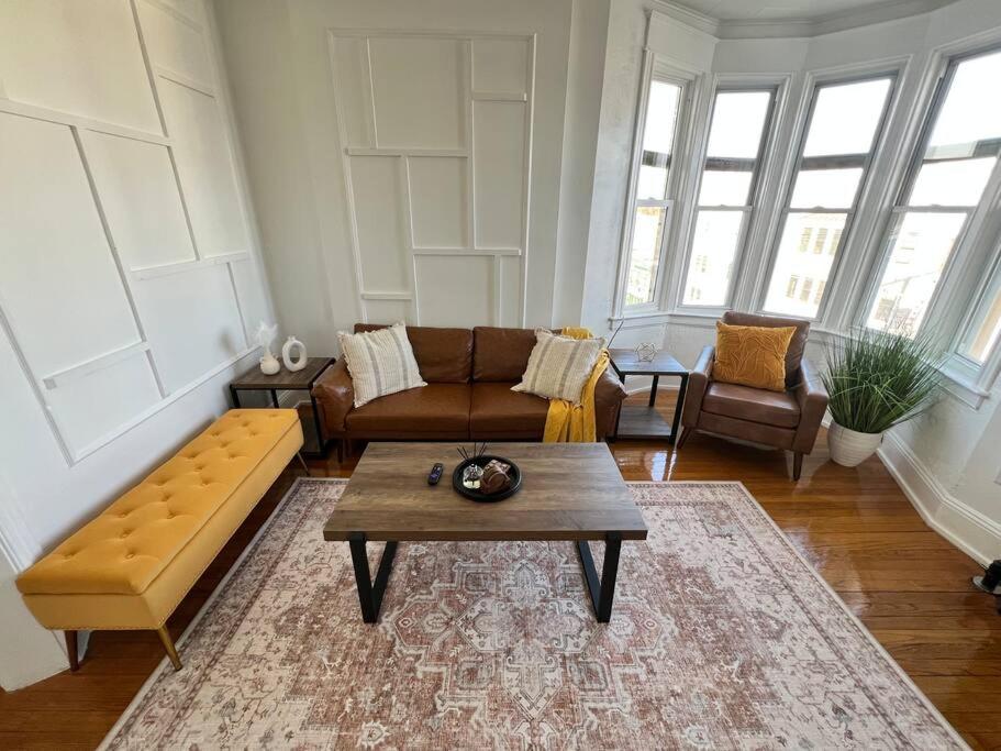 1BR Apt 5mins to Proctors image