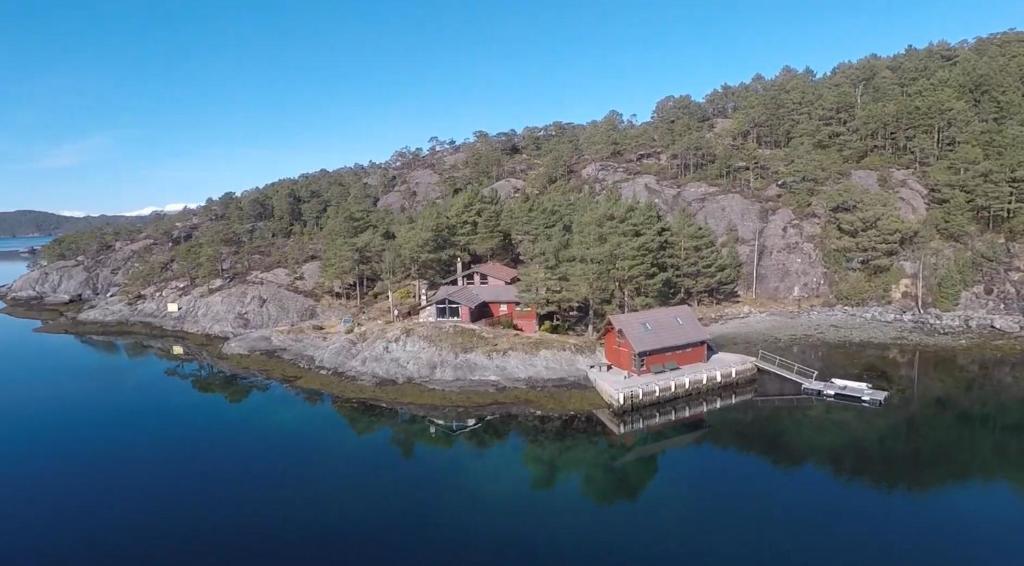 Flott hytte med panoramautsikt og privat strand photo 4