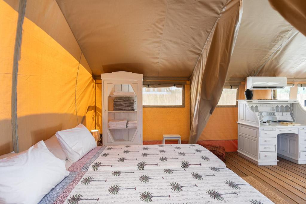 NOMAD GLAMPING - Tap to explore photos