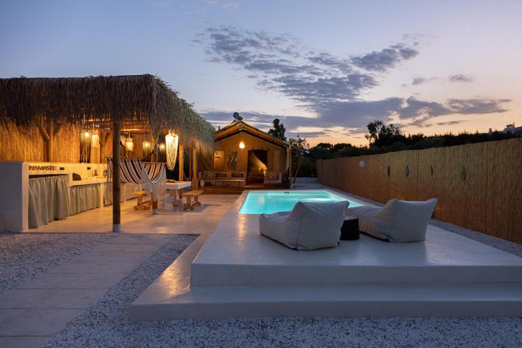 NOMAD GLAMPING