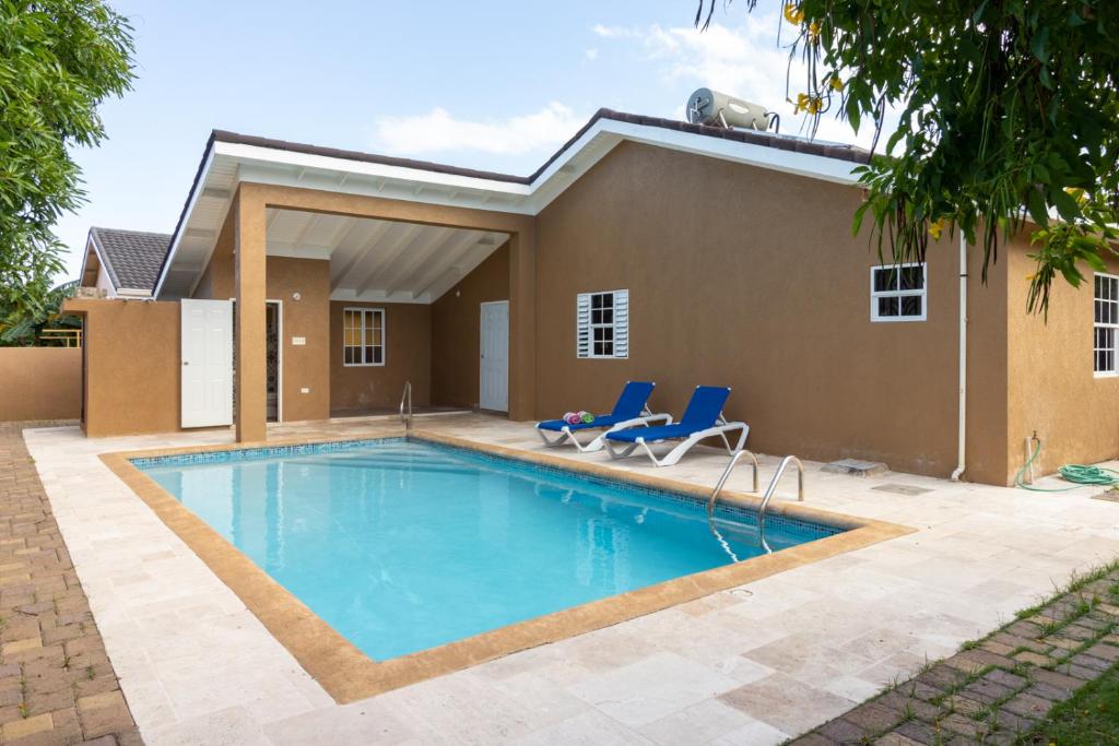 Villas in Draxhall, Pool, Gym, Tennis, Kids Playground photo 1