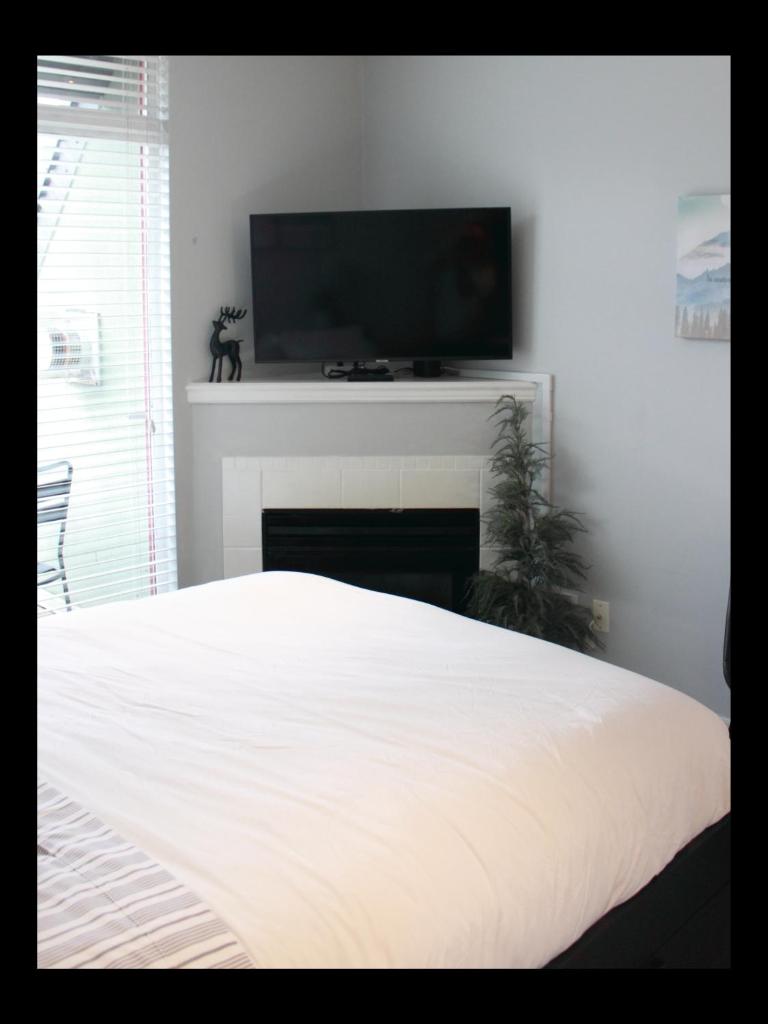 Bright Whistler Village Getaway w/ pool & hot tub photo 3
