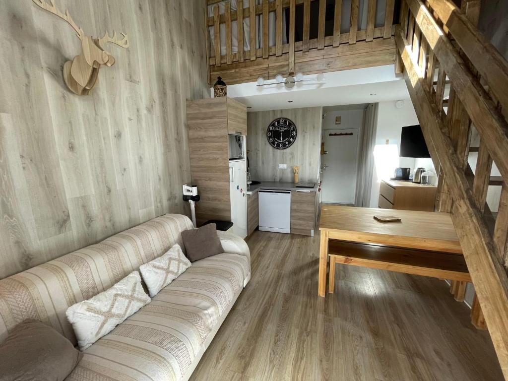 Risoul 1850 Beau Duplex pour 6 pers en plein centre de la station photo 1