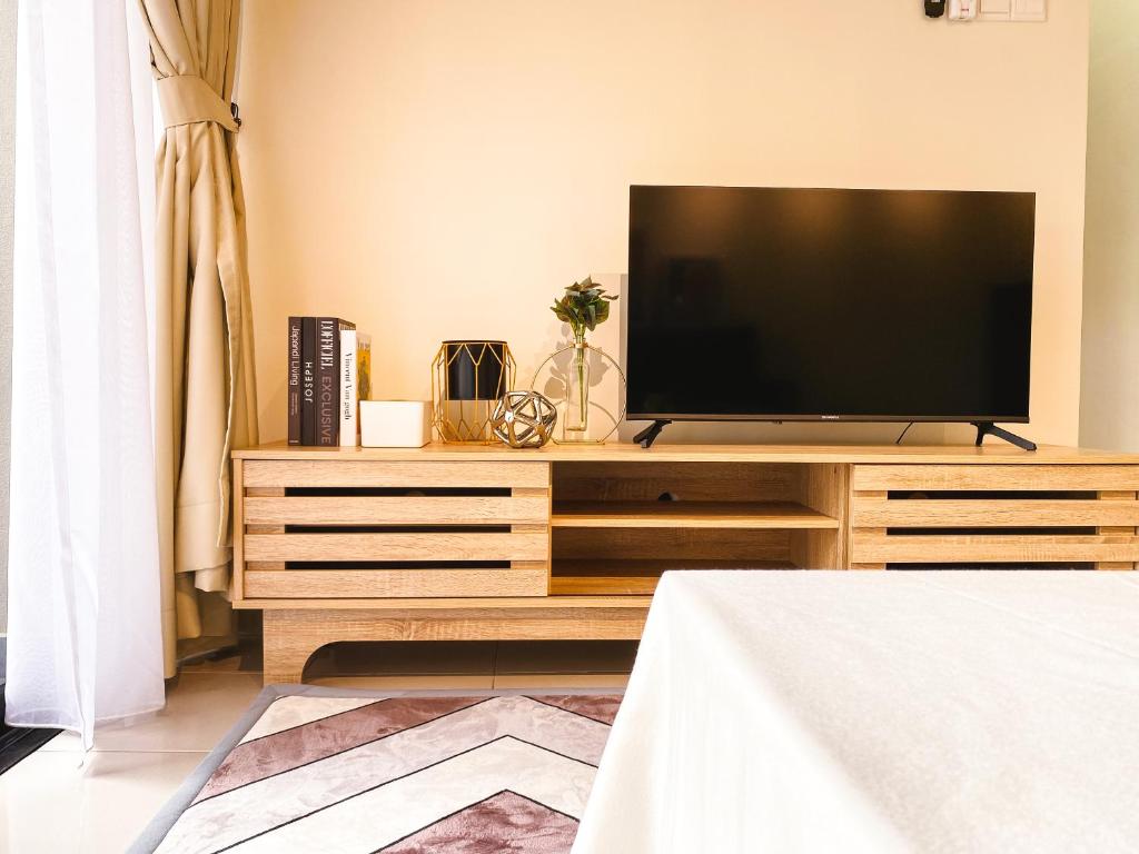 2 Family Rooms w/t Internet Nilai photo 1