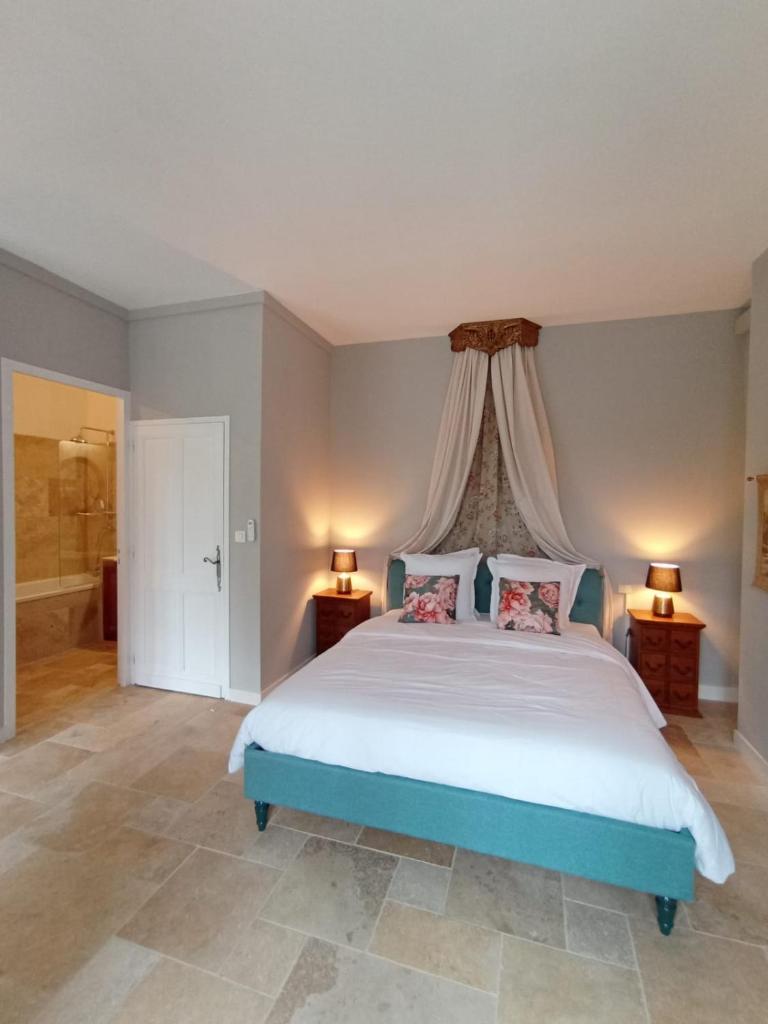 Domaine de La Barde guest rooms and suites. photo 3