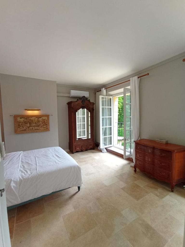 Domaine de La Barde guest rooms and suites. photo 4