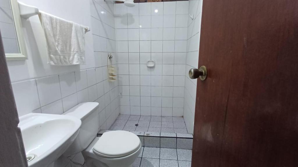 Alquilo departamento de 3 habitaciones centrico a 6 cuadras de plaza de armas photo 4
