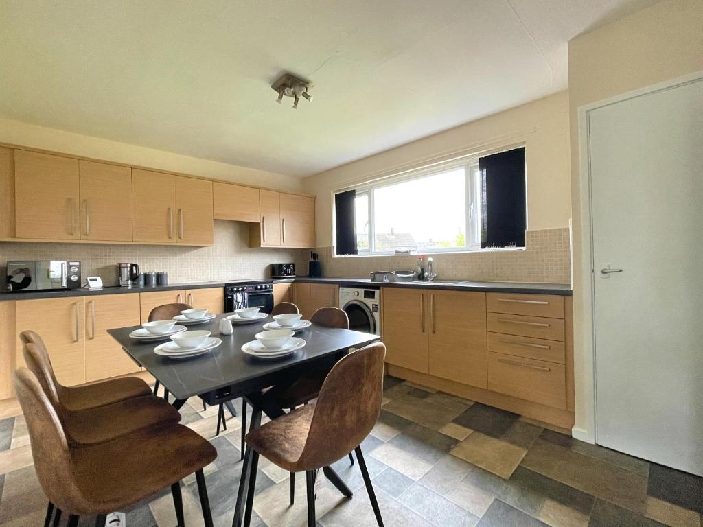 Stunning 3 bedrooms house with Garden and Free Parking photo 3