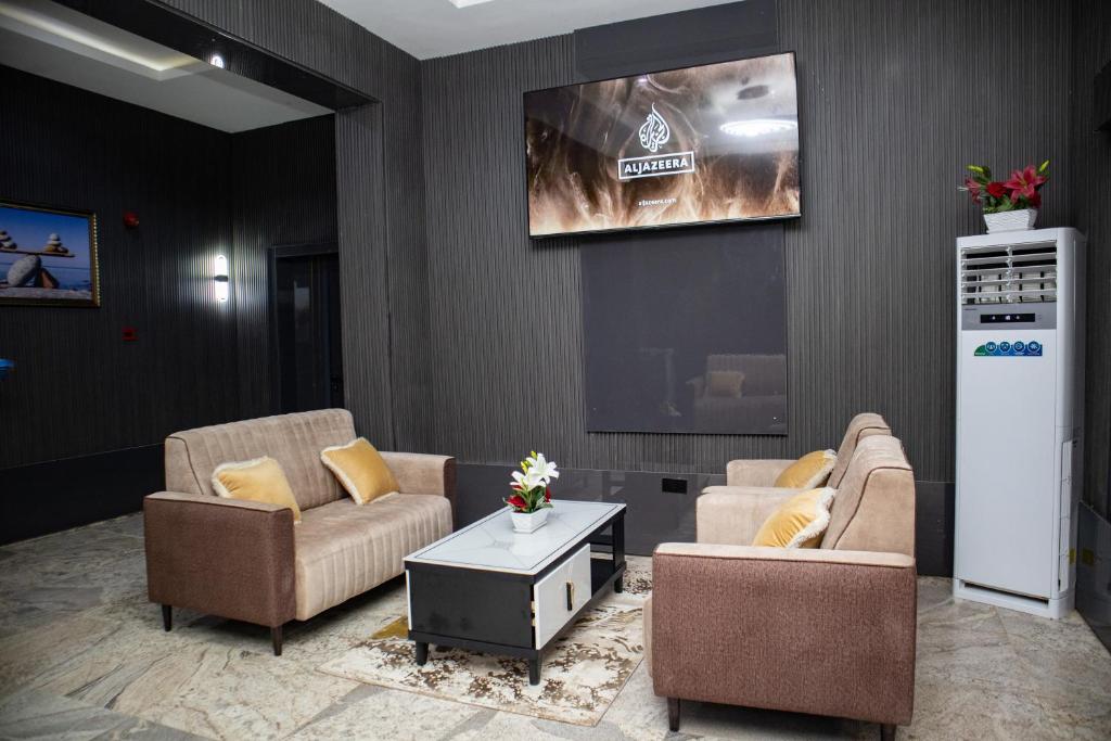 Pula Pula Luxury Hotel and Suites