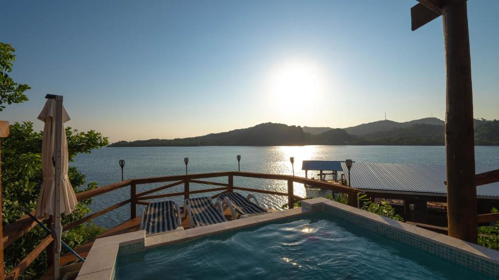 El Palacio Rosa on Blue Lagoon 2BR Beachfront Suite on pristine & quiet bay w incredible views photo 2