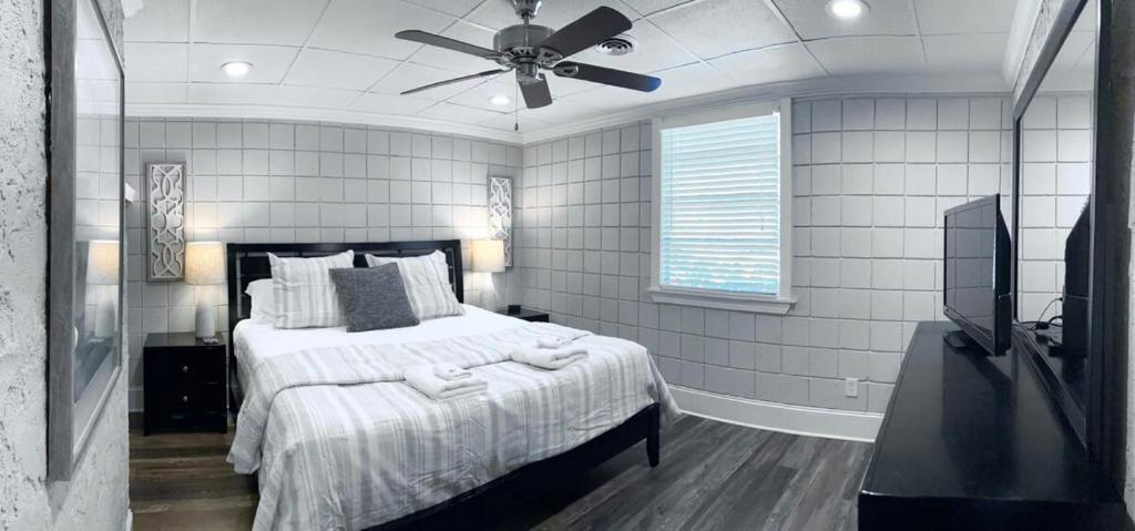 Amazing Cottage - Located on Blue Mile - Close to GSU! photo 2