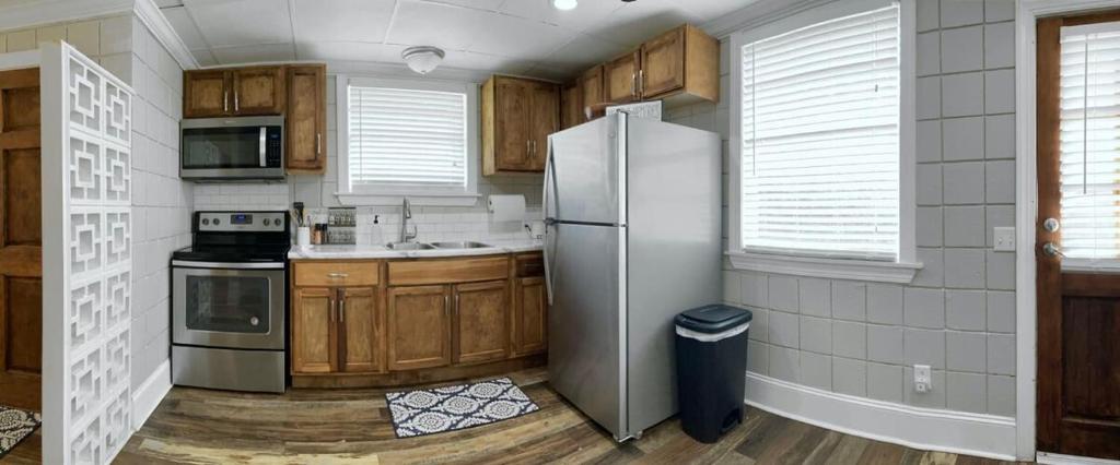 Amazing Cottage - Located on Blue Mile - Close to GSU! photo 4