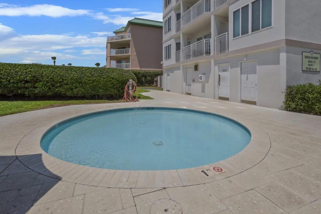 OCEAN VIEW-St Simons says Relax at The Beach Club photo 2