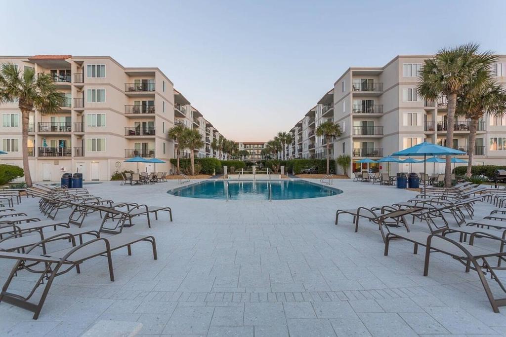OCEAN VIEW-St Simons says Relax at The Beach Club photo 4