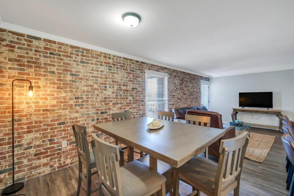 Eagle's Nest - Spacious Loft Downtown - Near GSU photo 1