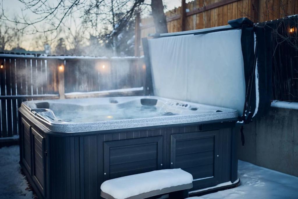 Kid Friendly Hot Tub - Hike from Backyard