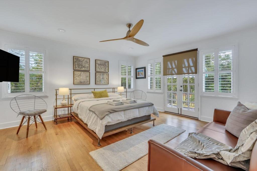 The Grey - Large Eclectic and Quiet Home photo 4
