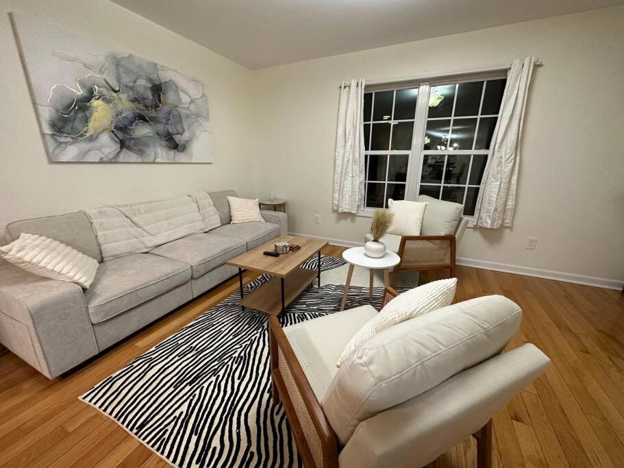 Great Value! Close to Proctors, Gorgeous Townhouse image