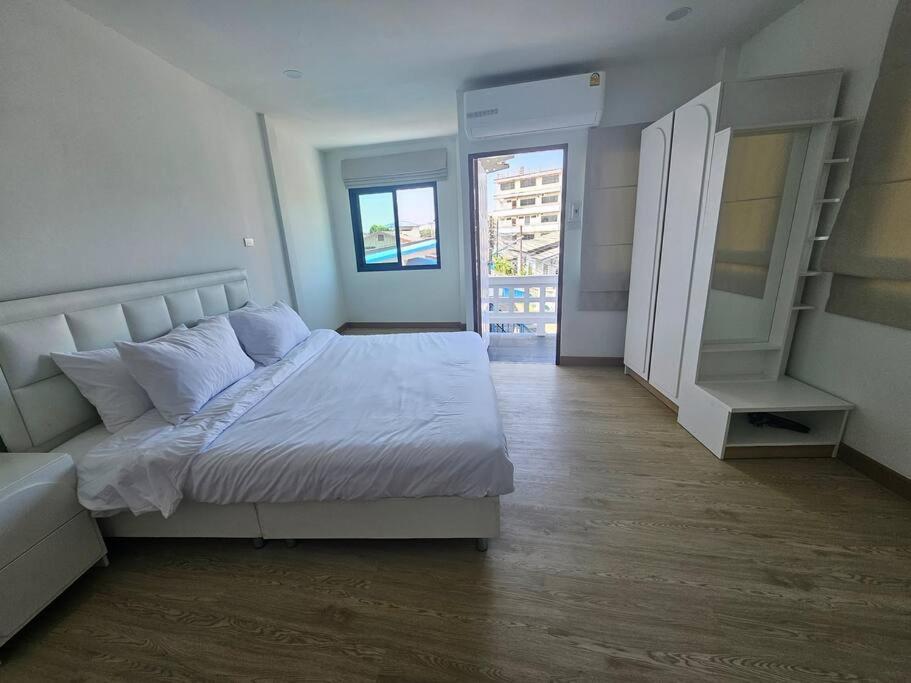 52PrivateHouse photo 1