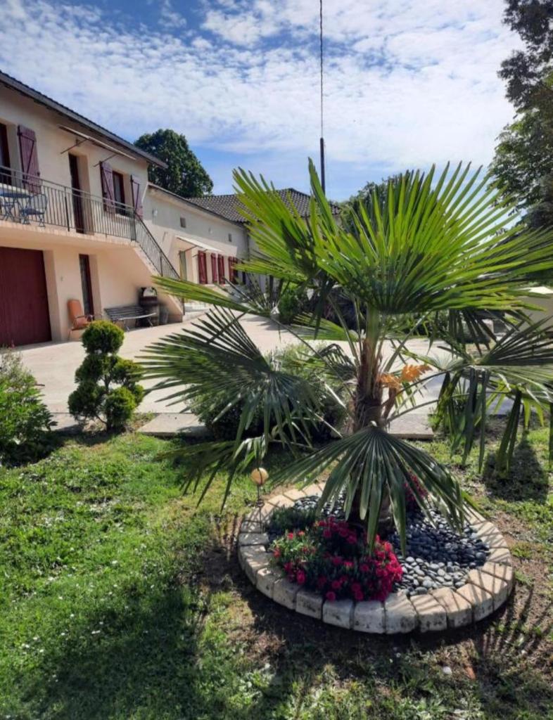 CHARMANT LOGEMENT ENTIER A LA CAMPAGNE photo 2
