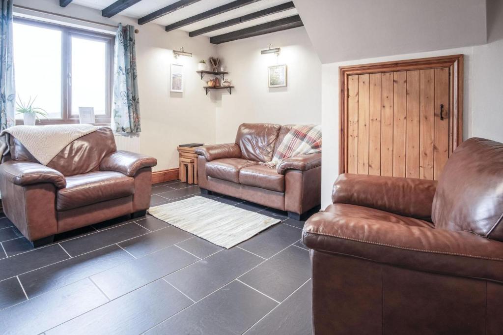 The Brambles - 2 Bedroom Cottage - Llanteg - Tap to explore photos