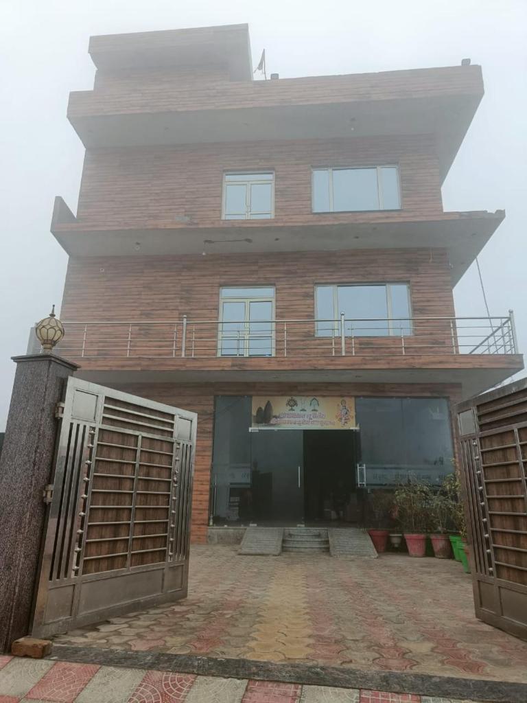 Priyakant inn