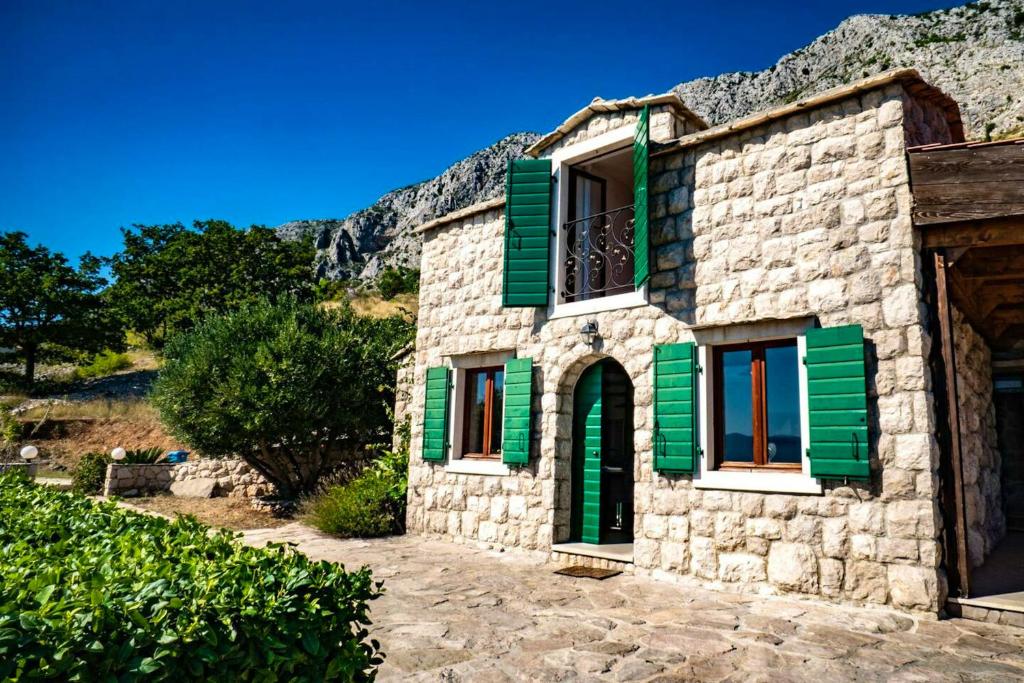 3 bedrooms house with private pool terrace and wifi at Lokva Rogoznica photo 1
