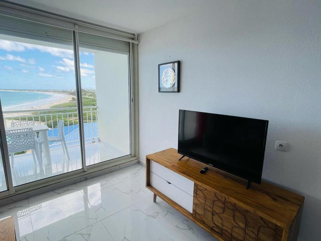 French ocean view, beach and pool photo 3
