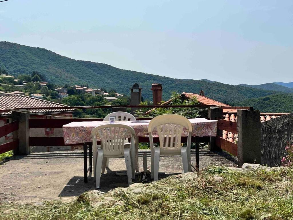 Propriete d'une chambre avec piscine partagee a Valleraugue photo 1