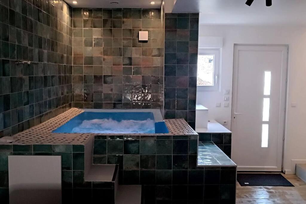 Disney 4 personnes avec jacuzzi photo 2