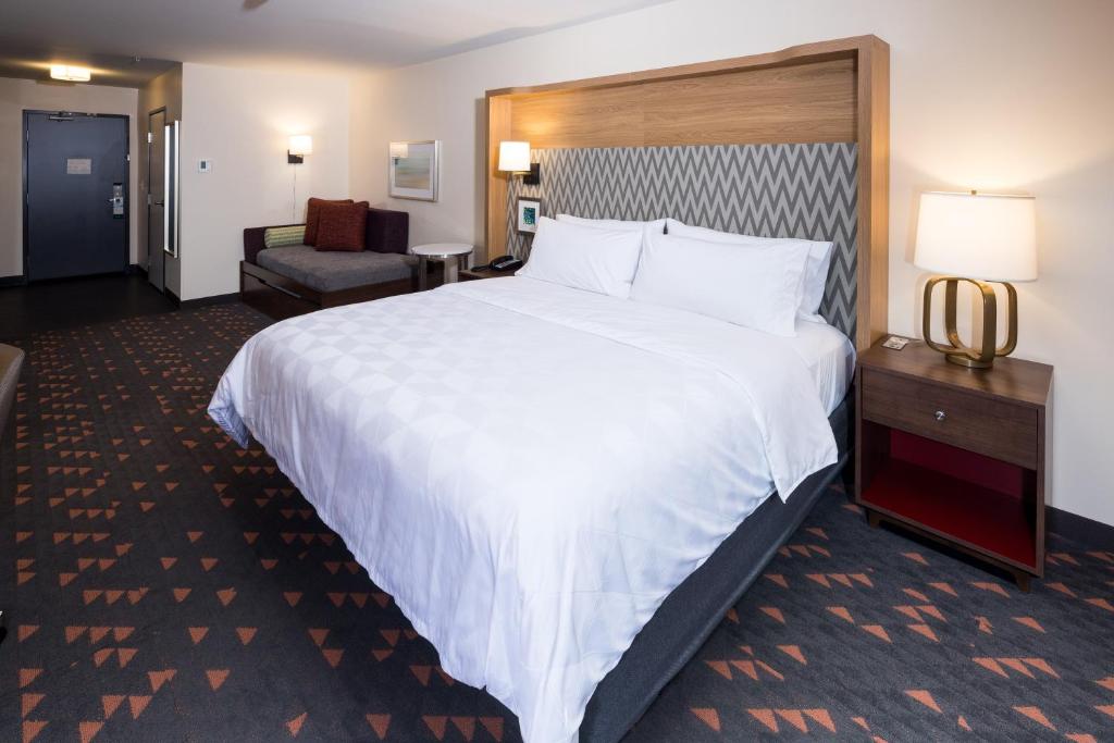 Holiday Inn - Kalamazoo West, an IHG Hotel photo 3
