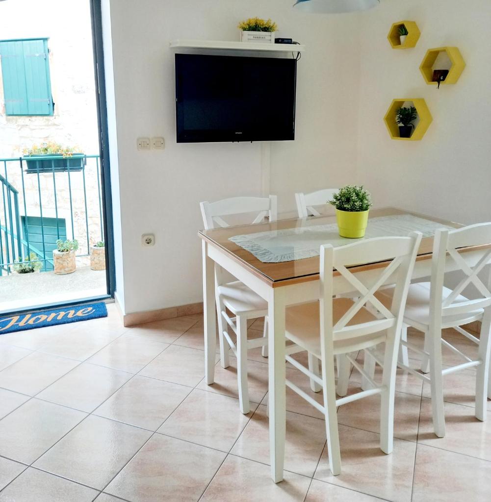 Megi Apartman photo 3